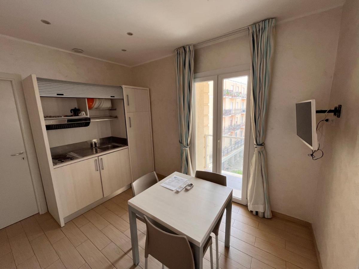 רימיני Marina Beach Aparthotel מראה חיצוני תמונה